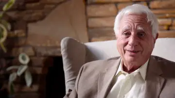 Backdrop for the TV series "Icons Unearthed: Transformers" #1608224