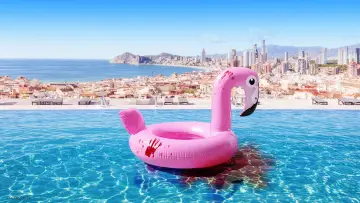 Backdrop к сериалу "Benidorm Is Murder" #1229298