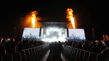 Backdrop for the TV series "Radio 1 at Reading and Leeds Festival" #1817355