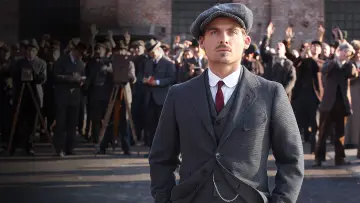 Backdrop for the TV series "Titanic: Blood and Steel" #1751275