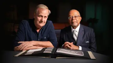 Backdrop к сериалу "Finding Your Roots" #1391857