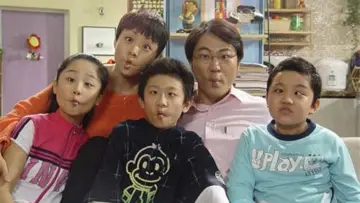 Backdrop for the TV series "Home with Kids" #1294379