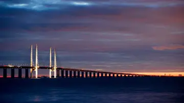 Backdrop for the TV series "The Bridge" #1339944