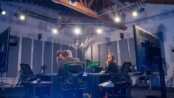 Backdrop к сериалу "The Young Turks" #1378232