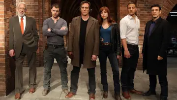 Backdrop к сериалу "Crossing Lines" #1402603