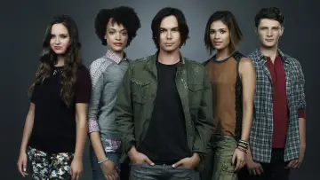 Backdrop for the TV series "Ravenswood" #1803167