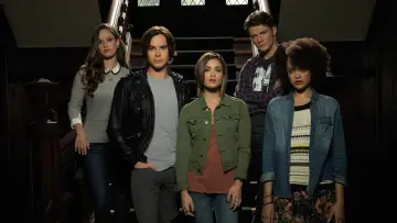 Backdrop for the TV series "Ravenswood" #1803171