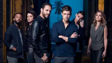 Backdrop for the TV series "Graceland" #1543081