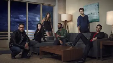Backdrop for the TV series "Graceland" #1543084