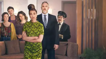 Backdrop к сериалу "Cuckoo" #1428518