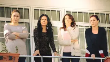 Backdrop for the TV series "Umutsuz Ev Kadınları" #1540525