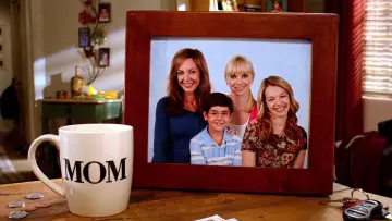 Backdrop к сериалу "Mom" #1292803