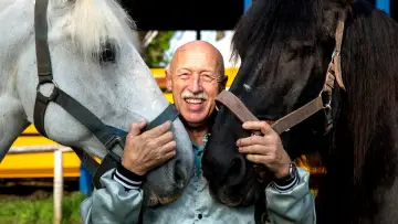 Backdrop к сериалу "The Incredible Dr. Pol" #1415073