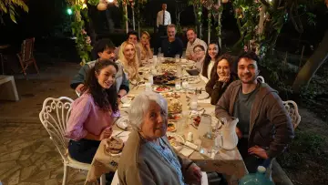 Backdrop к сериалу "Family Joy" #1498877