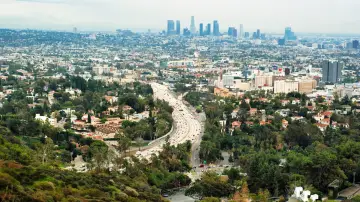 Backdrop for the TV series "Mysteries at the Monument" #1807576