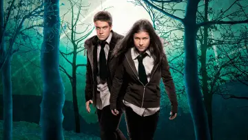 Backdrop for the TV series "Wolfblood" #1458788