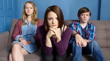 Backdrop for the TV series "Finding Carter" #1680954