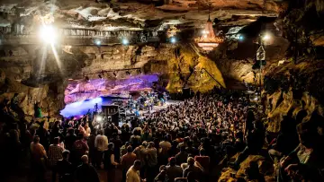 Backdrop for the TV series "Bluegrass Underground" #1484576
