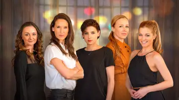 Backdrop for the TV series "Suburbia - Women on the Edge" #1720410