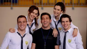 Backdrop к сериалу "Waiting for the Sun" #1416798