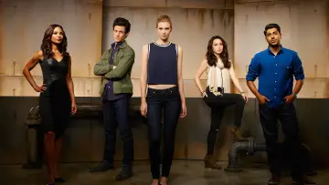 Backdrop к сериалу "Stitchers" #1469097