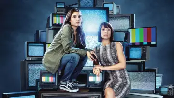Backdrop for the TV series "UnREAL" #1540808