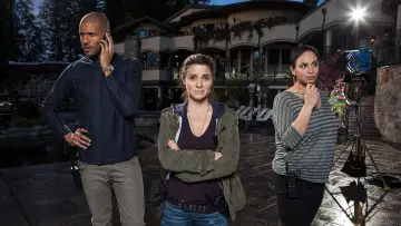 Backdrop for the TV series "UnREAL" #1540817
