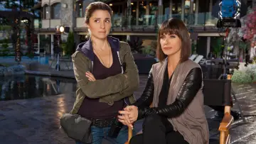 Backdrop for the TV series "UnREAL" #1540823