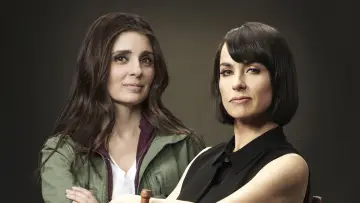 Backdrop for the TV series "UnREAL" #1540825