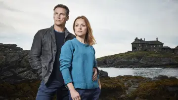 Backdrop for the TV series "Safe House" #1789905