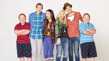 Backdrop for the TV series "Best Friends Whenever" #1688189