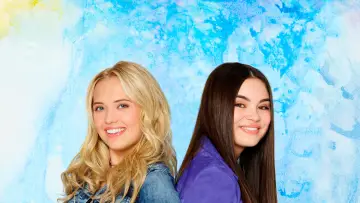 Backdrop for the TV series "Best Friends Whenever" #1688196