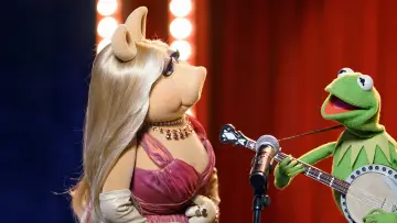 Backdrop for the TV series "The Muppets" #1563077