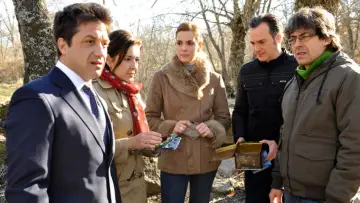 Backdrop for the TV series "Los misterios de Laura" #1720360
