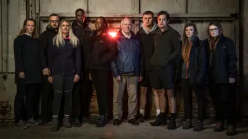 Backdrop for the TV series "Hunted" #1604533