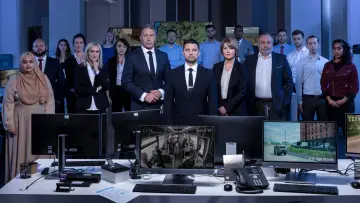 Backdrop for the TV series "Hunted" #1604534