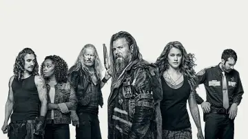 Backdrop к сериалу "Outsiders" #1445528