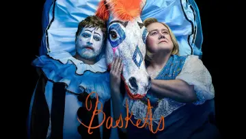 Backdrop for the TV series "Baskets" #1594178