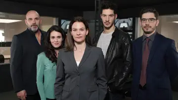 Backdrop for the TV series "Mensonges" #1842767