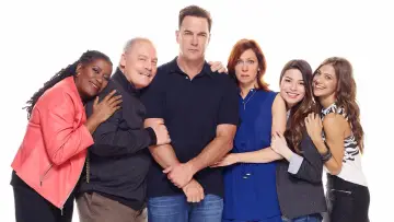 Backdrop for the TV series "Crowded" #1795573