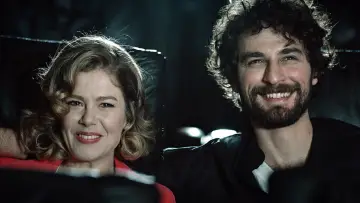 Backdrop for the TV series "Hayat Şarkısı" #1398996