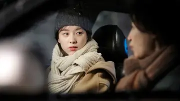 Backdrop к сериалу "W: Two Worlds Apart" #1455111
