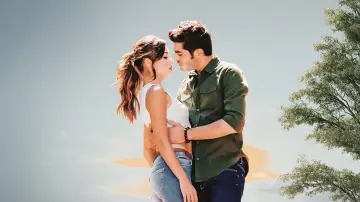 Backdrop к сериалу "Aşk Laftan Anlamaz" #1410938