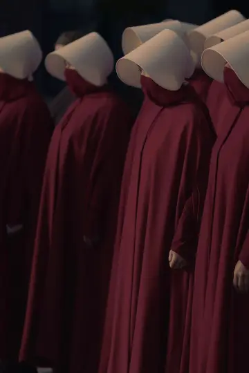 Poster к сериалу "The Handmaid