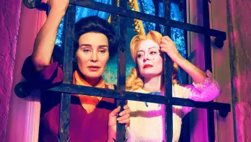 Backdrop к сериалу "FEUD" #1433890