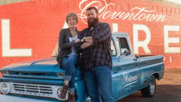 Backdrop for the TV series "Home Town" #1550353