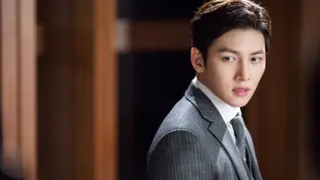 Backdrop for the TV series "Suspicious Partner" #1546692