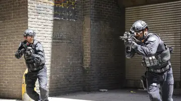 Backdrop к сериалу "S.W.A.T." #1245471