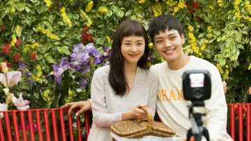Backdrop for the TV series "Reunited Worlds" #1665223