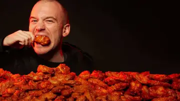 Backdrop к сериалу "Hot Ones" #1300847